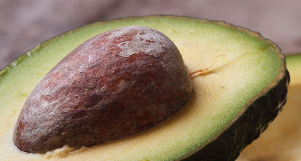 Ce să faci când avocado este tare? Un truc simplu și va fi ca untul în cel mai scurt timp