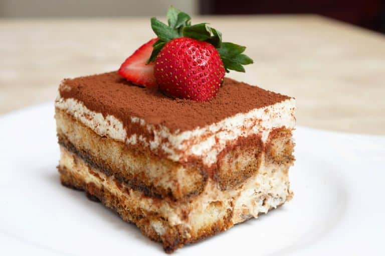 Tiramisu, învață cum să faci acest desert delicios de casă cu 7 ingrediente în doar 20 de minute.