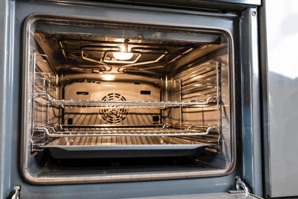 Cleaning the oven door is quick and easy with a home remedy