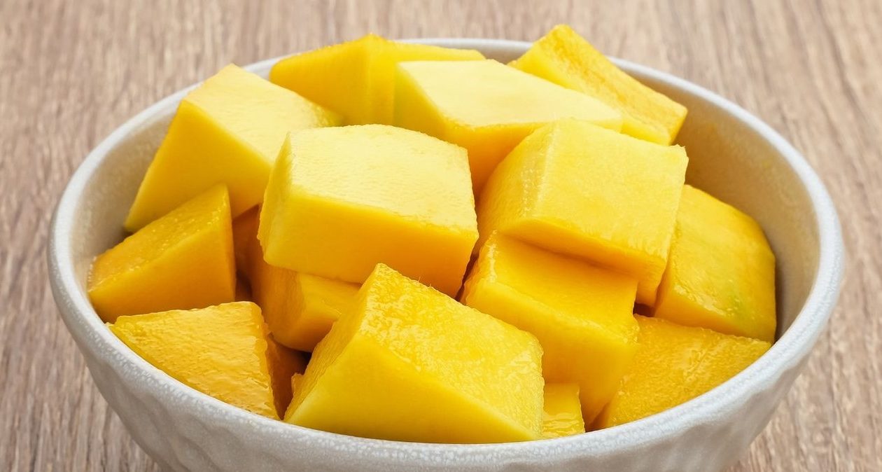 Are gust de mango și miroase intens. Ascunde straturi de vitamine, este bun pentru inimă, îmbunătățește fermitatea pielii