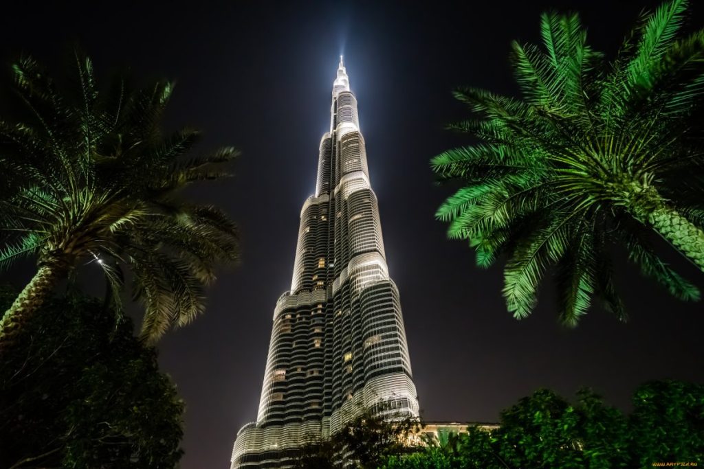 Cea mai înaltă clădire din lume, Burj Khalifa din Dubai, care a fost ascunsă în nori timp de 13 ani, este acum scoasă la vânzare