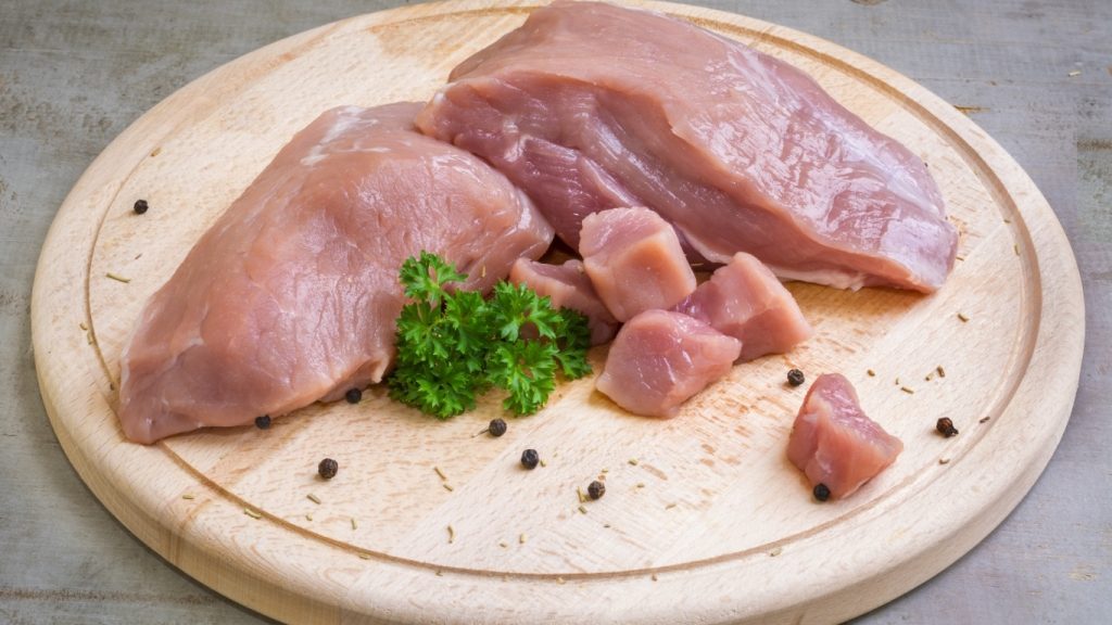 Diferențele nutriționale între șunca uscată și cea fiartă, conform datelor științifice