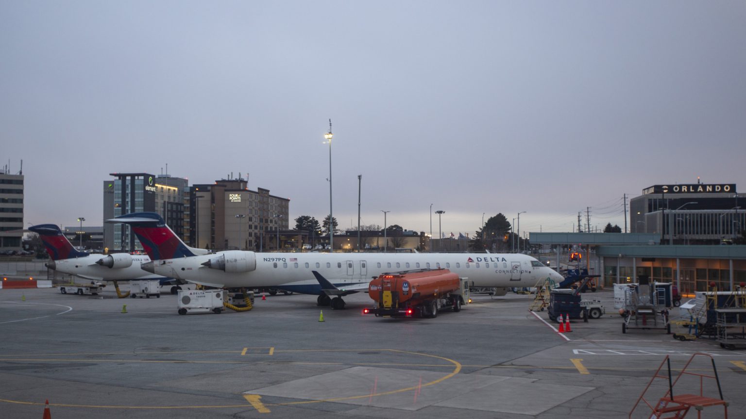 Accident aviatic un avion de pasageri Delta Air Lines sa răsturnat în