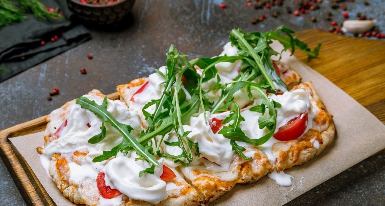 Este inima cremoasă a burrata, o comoară de proteine și calciu. Puțini oameni știu că este brânza perfectă pentru pizza