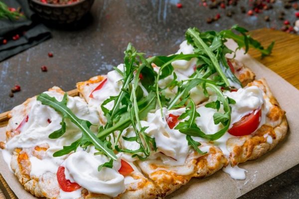 Este inima cremoasă a burrata, o comoară de proteine și calciu. Puțini oameni știu că este brânza perfectă pentru pizza