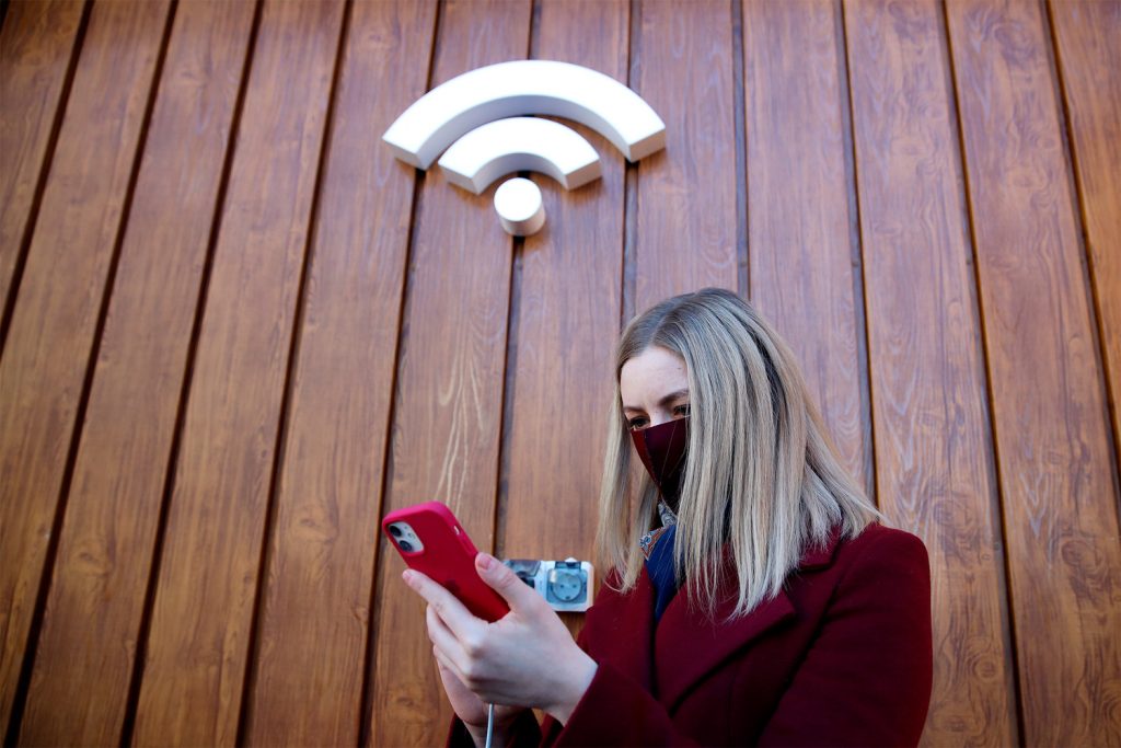 Cinci semne că rețeaua ta Wi-Fi a fost piratată de infractorii cibernetici