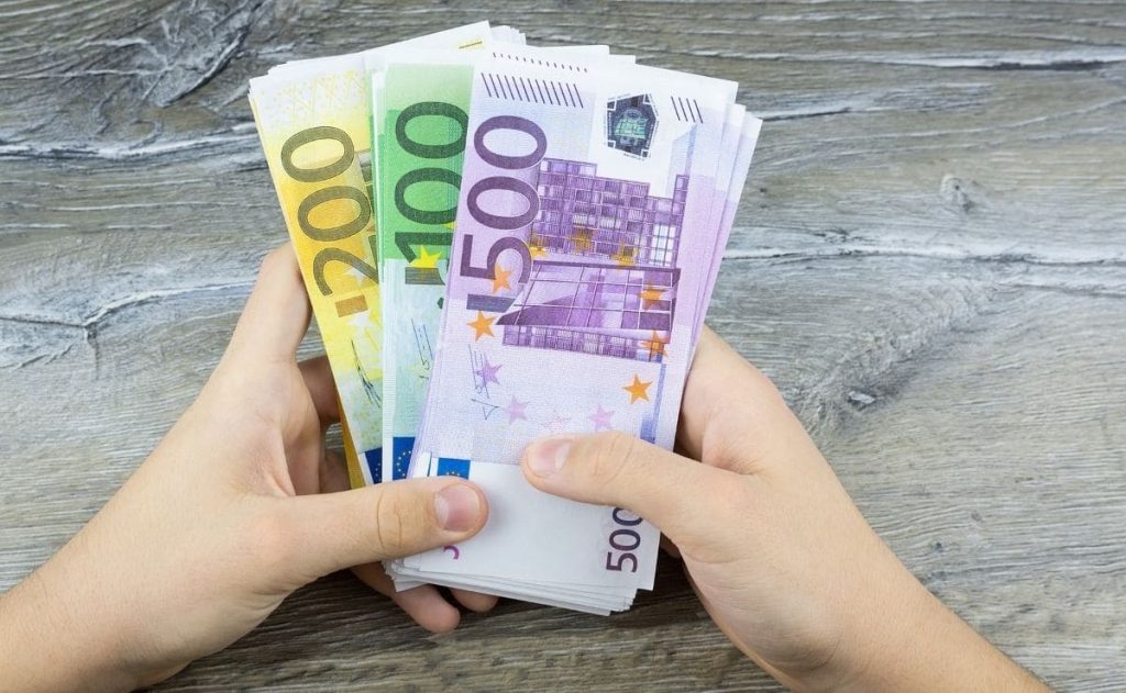 Mama singură dezvăluie cum să economisești 5.000 de euro într-un an. Economisiți bani în mod corect