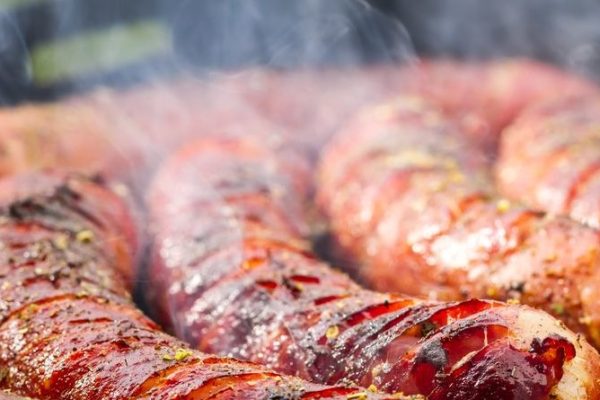 Cumpărați cârnați la grătar? Vă recomandăm care va fi cel mai bun