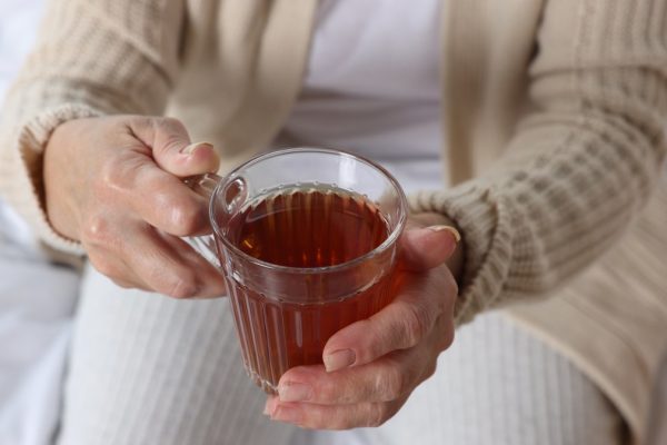 Pauză în timp ce mergi și prepara ceai delicios. Vă va permite să adormiți mai repede și să vă luminați pielea