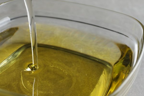 În bucătărie folosesc ulei de la cel mai sănătos condiment. Calmează nervii, îmbunătățește digestia și întărește imunitatea