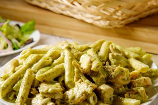 Am încercat în Sicilia, acum o fac în mod regulat. Pesto ideal pentru paste și pizza