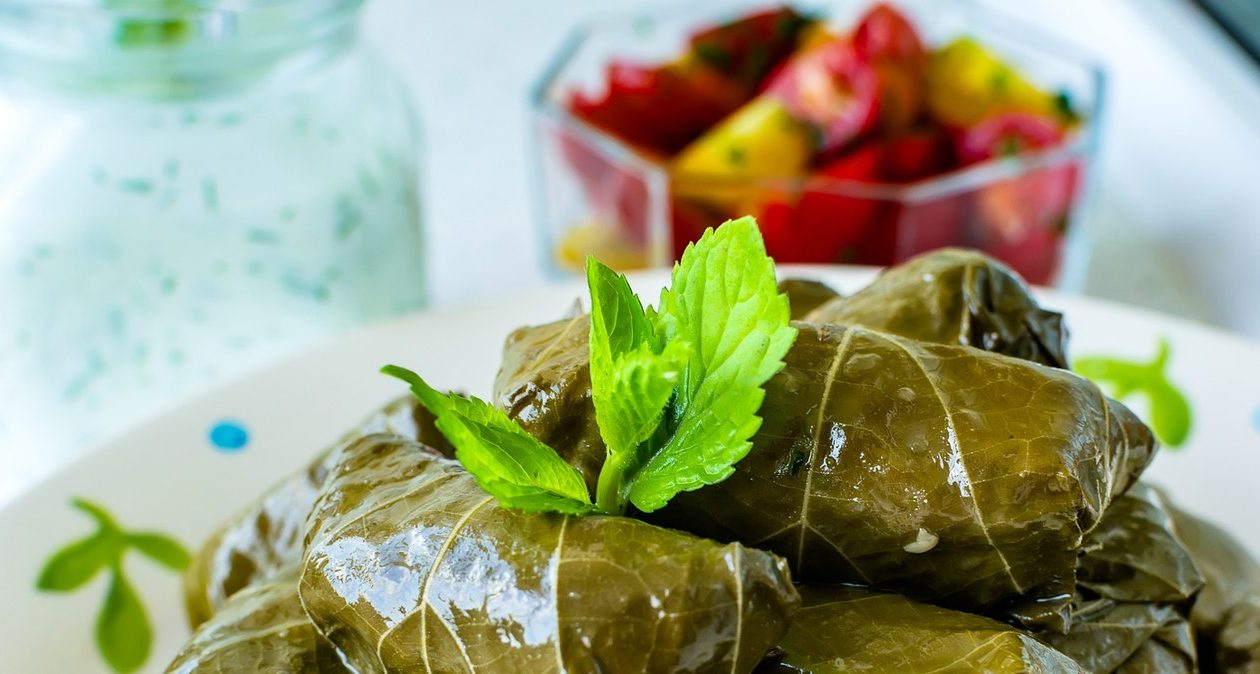 Admirăm rădăcina și frunzele sunt la fel de sănătoase. Au multă vitamina C, magneziu, acționează ca un antibiotic