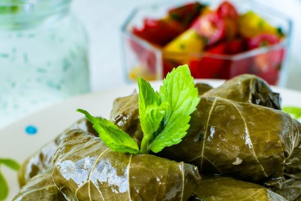 Admirăm rădăcina și frunzele sunt la fel de sănătoase. Au multă vitamina C, magneziu, acționează ca un antibiotic